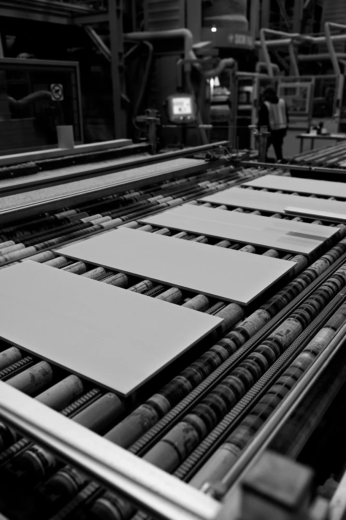 Advanced porcelain tile manufacturing process – surface texture and relief precision at Portobello America