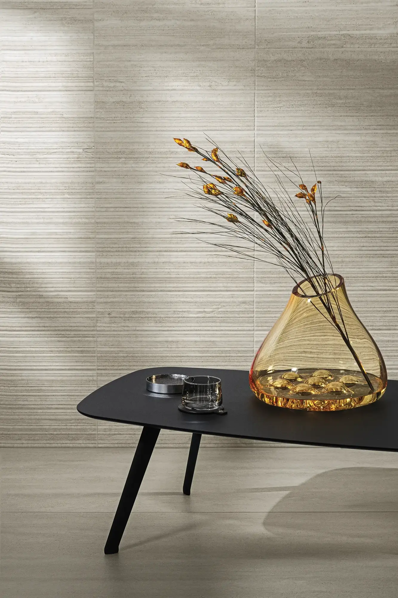 Aeterna Bianco tile wall with natural light and tall vase with dried branches – calm residential setting