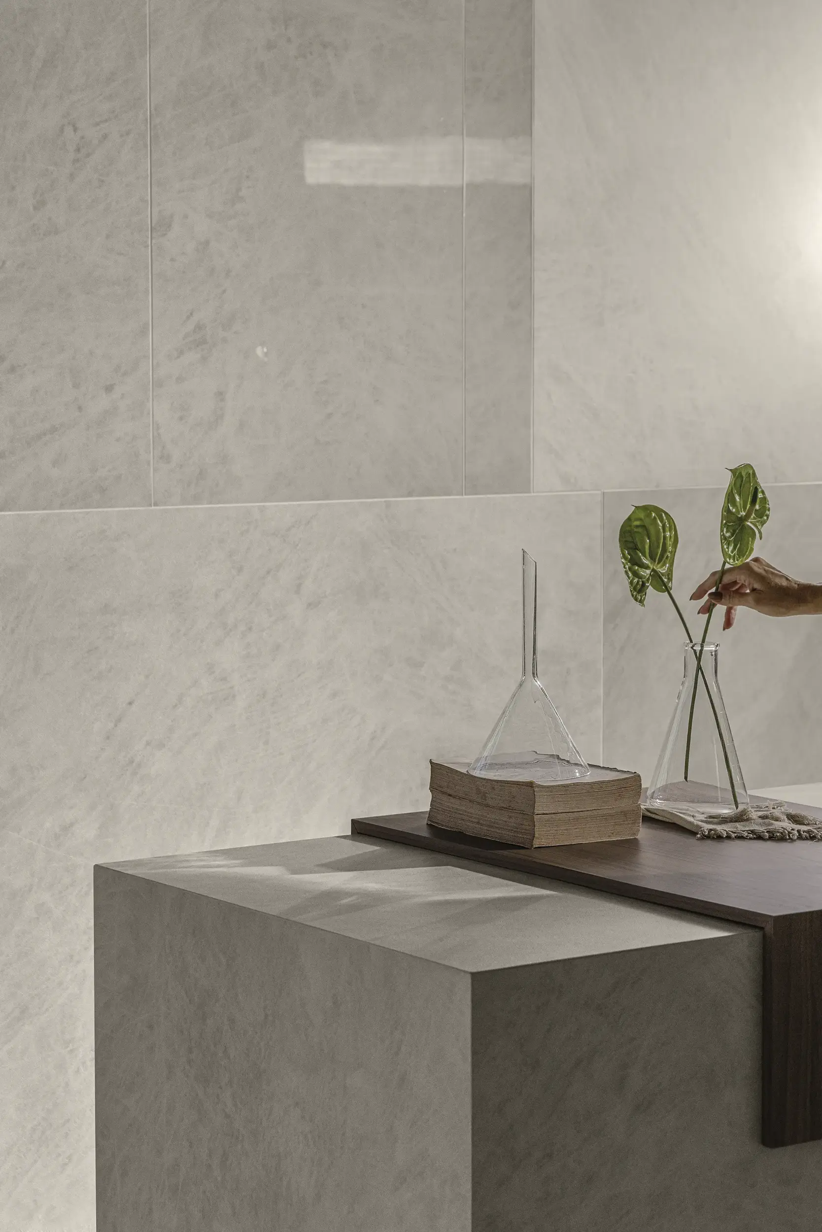 Neutral textured wall with floating surface and minimal decor composition - Cristallo Bianco